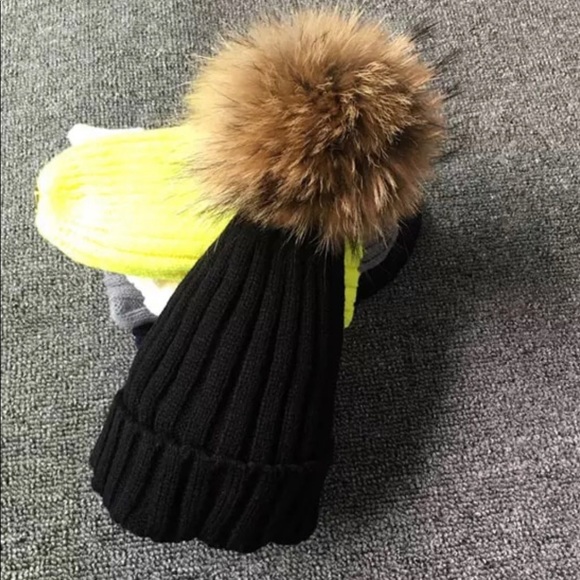 ❤️ Pom Pom Fur Knitted Hat ❤️ - Picture 2 of 7